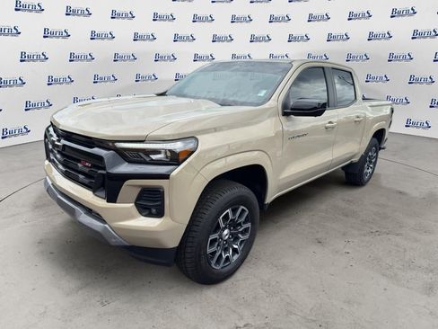 Used 2024 Chevrolet Colorado Z71 w/ Z71 Convenience Package 2 AWD/4WD image 3