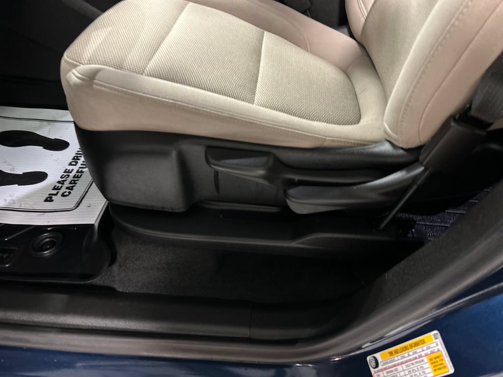 Used 2023 Chevrolet Traverse LS FWD image 12