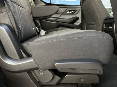 Used 2022 Chevrolet Traverse LT image 34