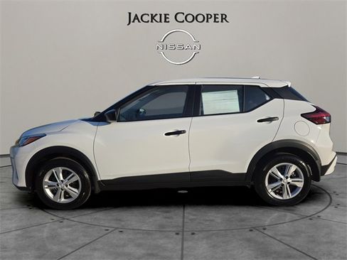 New 2025 Nissan Kicks Play S image 2