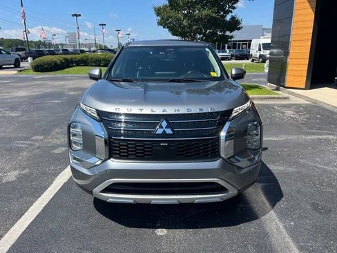 Used 2024 Mitsubishi Outlander SE FWD image 2