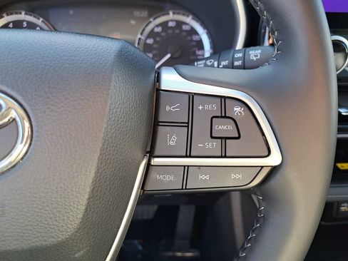 Certified 2023 Toyota Highlander XLE image 22