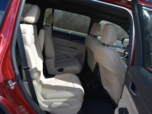 Used 2024 Jeep Grand Cherokee L Limited image 35