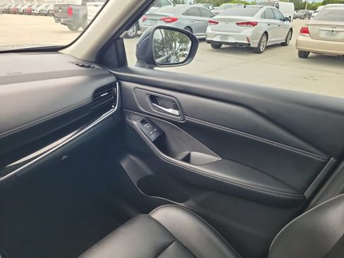 Used 2024 Nissan Rogue SL w/ SL Premium Package FWD image 12