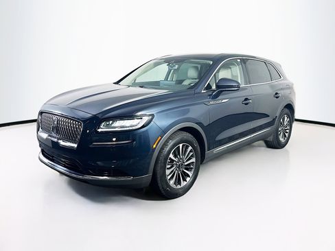 Used 2022 Lincoln Nautilus FWD w/ Premium Package image 3