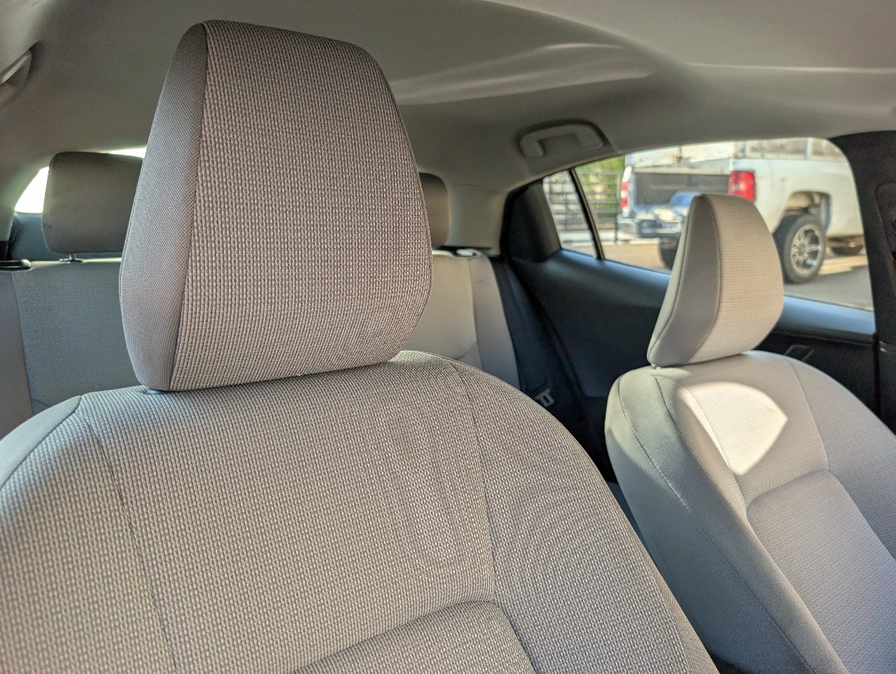 Used 2023 Toyota Prius LE FWD image 3