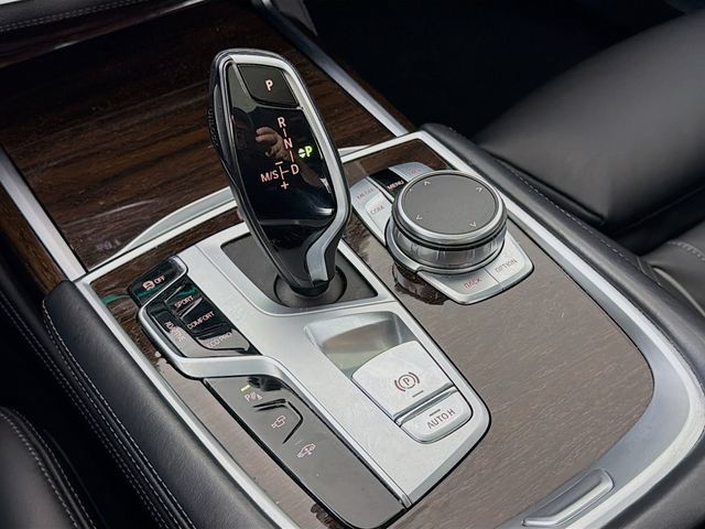 Used 2022 BMW 750Li xDrive AWD/4WD image 21