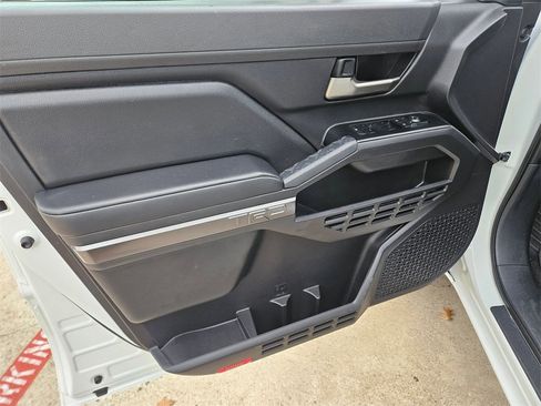 Used 2025 Toyota Tacoma TRD Off-Road image 13