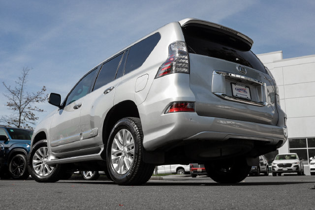 Used 2016 Lexus GX 460 w/ Premium Package AWD/4WD image 2