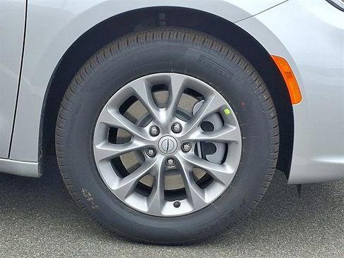 New 2026 Chrysler Pacifica Select image 5