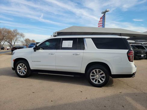 Used 2023 Chevrolet Suburban Premier image 3