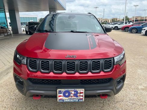 Used 2025 Jeep Compass Trailhawk AWD/4WD image 15