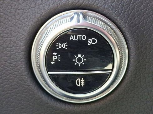 Used 2024 Mercedes-Benz GLC 300 4MATIC image 23