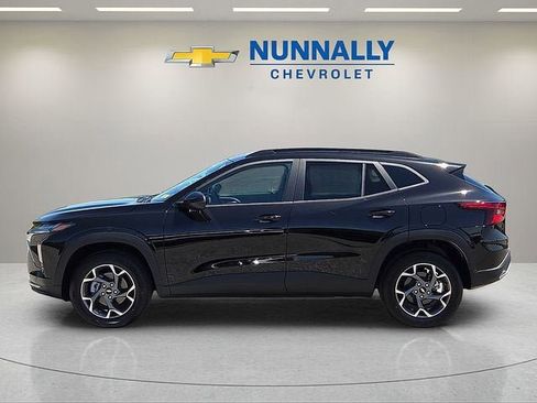 New 2026 Chevrolet Trax LT w/ Driver Confidence Package FWD image 2