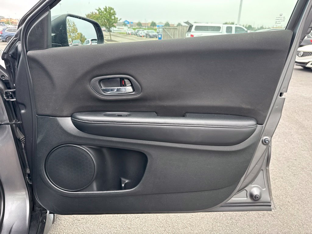 Certified 2018 Honda HR-V LX image 34