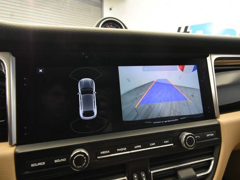 Used 2020 Porsche Macan image 25