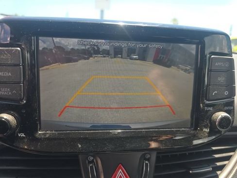 Used 2020 Hyundai Elantra GT FWD image 17