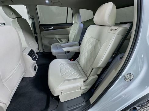 Used 2024 Volkswagen Atlas SEL Premium R-Line image 25