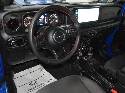 Used 2024 Jeep Wrangler Rubicon w/ Convenience Group AWD/4WD image 30