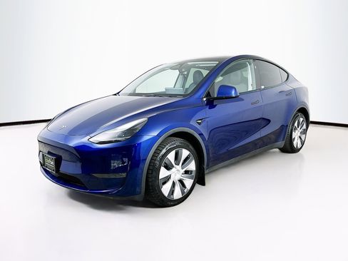 Used 2023 Tesla Model Y Long Range image 3