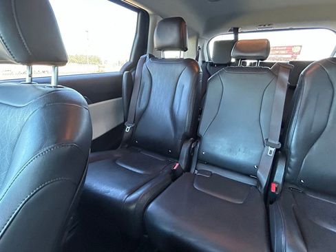Used 2024 Kia Carnival LX FWD image 14
