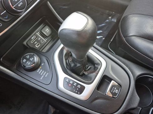 Used 2017 Jeep Cherokee Trailhawk w/ Comfort/Convenience Group image 23