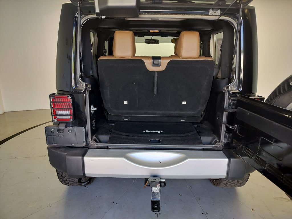 Used 2015 Jeep Wrangler Sahara w/ Connectivity Group AWD/4WD image 18