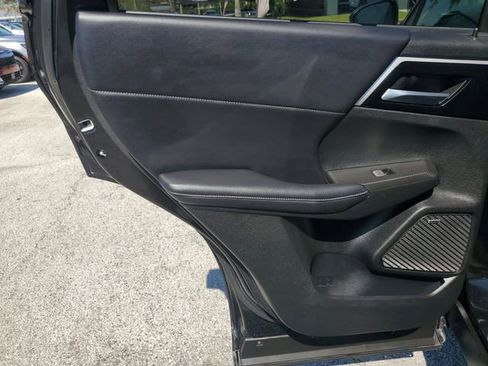 Used 2025 Mitsubishi Outlander SE image 14