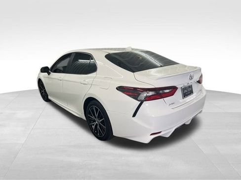 Used 2021 Toyota Camry SE image 6