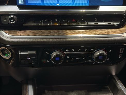 Used 2024 Chevrolet Silverado 1500 RST w/ Convenience Package II AWD/4WD image 33