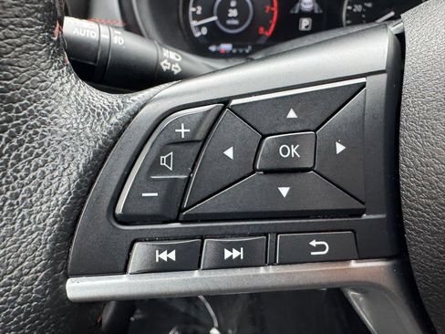 Used 2023 Nissan Kicks SR image 14