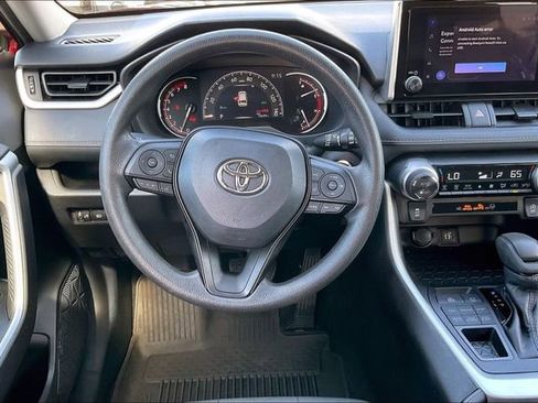 Used 2023 Toyota RAV4 XLE AWD/4WD image 5