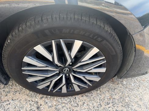 Used 2024 Nissan Altima 2.5 SV w/ SV Premium Package FWD image 19
