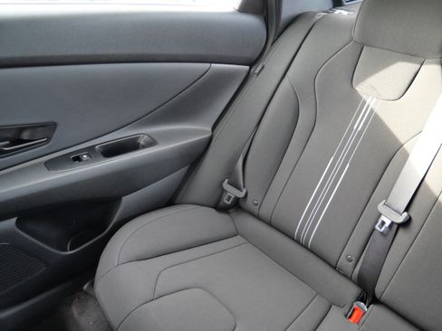 Certified 2025 Hyundai Elantra Sport image 12