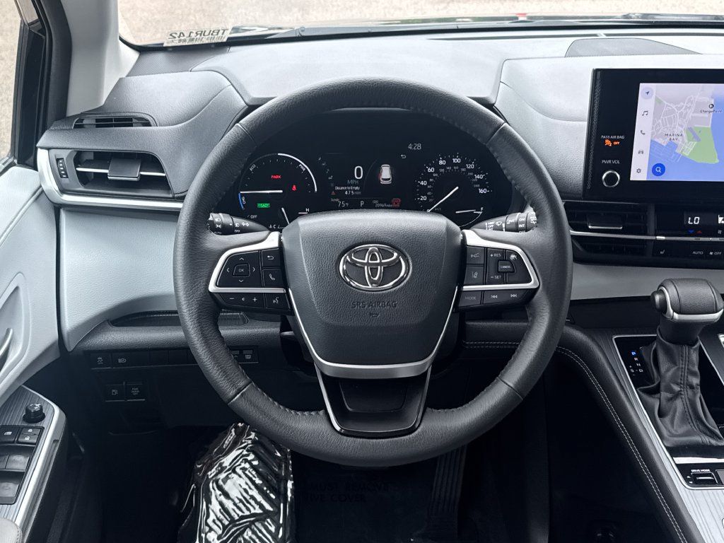 Used 2026 Toyota Sienna XLE AWD/4WD image 14