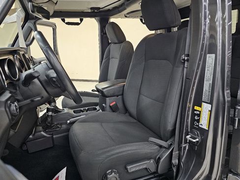 Used 2021 Jeep Gladiator Sport image 14