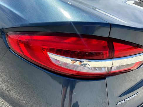 Used 2019 Ford Fusion SE image 28