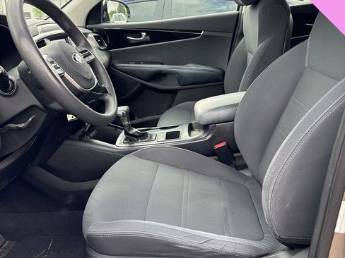 Used 2019 Kia Sorento LX image 16