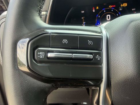 Used 2023 Chevrolet Colorado LT w/ LT Convenience Package AWD/4WD image 9