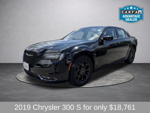 Used 2019 Chrysler 300 S AWD/4WD image 8