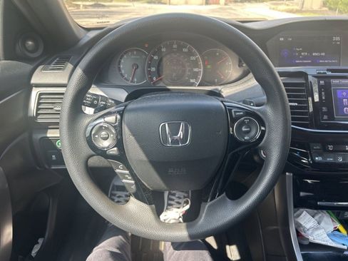 Used 2017 Honda Accord EX image 11