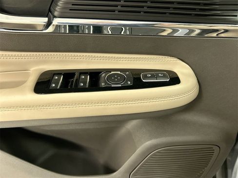 Used 2022 Lincoln Corsair AWD w/ Equipment Group 101A image 11