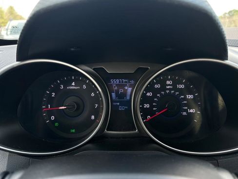 Used 2017 Hyundai Veloster Value Edition image 3