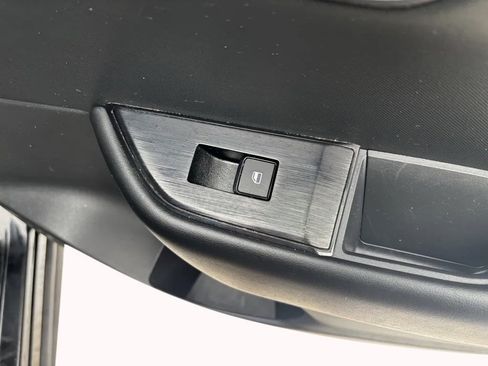 Used 2024 Nissan Rogue S image 25