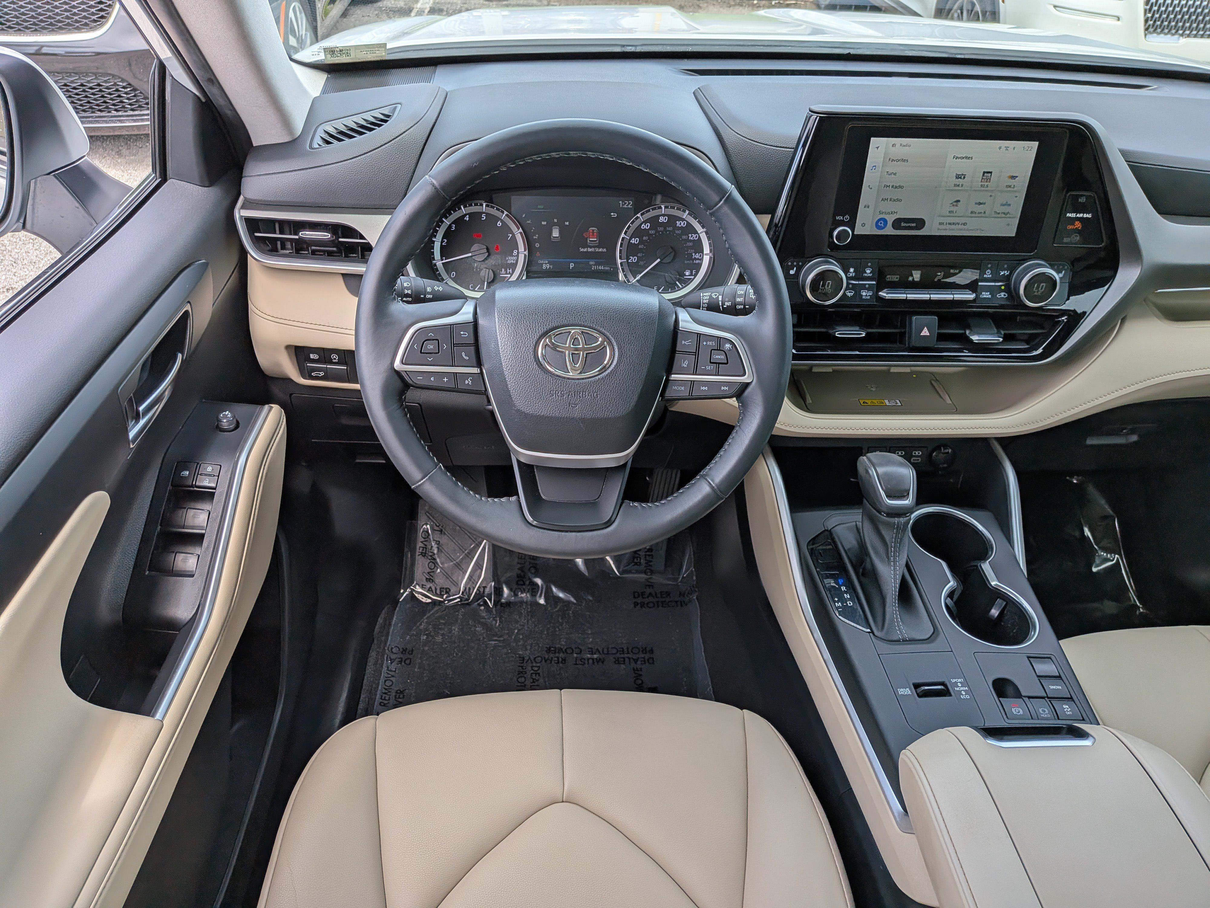 Used 2023 Toyota Highlander XLE FWD image 18
