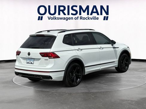 Used 2024 Volkswagen Tiguan SE R-Line AWD/4WD image 6