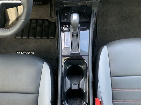 Used 2024 Nissan Kicks SR w/ SR Premium Package image 17