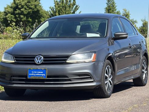 Used 2017 Volkswagen Jetta SE FWD image 7