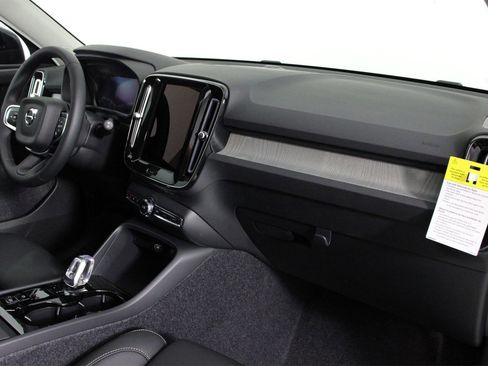 New 2025 Volvo XC40 B5 Plus w/ Protection Package Premier image 9