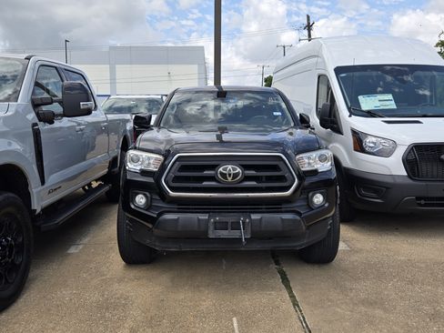 Used 2020 Toyota Tacoma SR5 RWD image 2